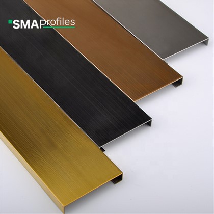 Placa de rodapé de metal para proteção de parede